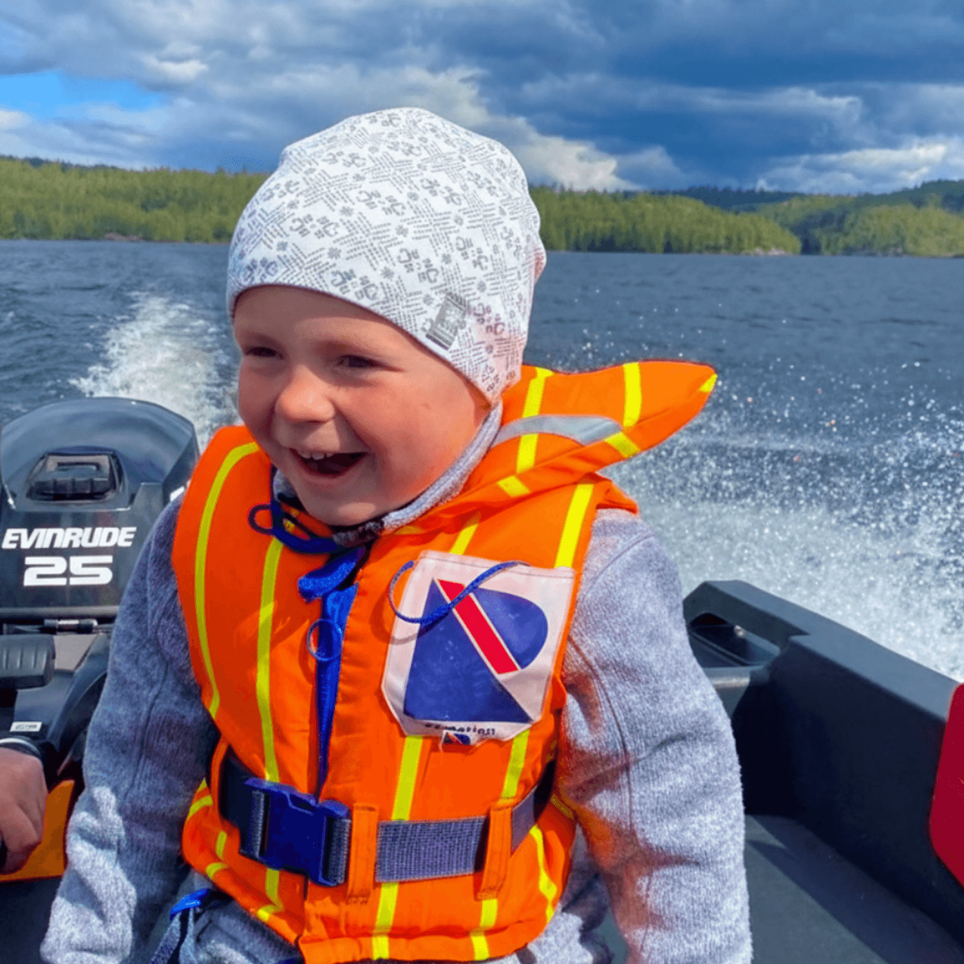 Morild Glitre Junior resirkulert lue med refleks, hvit